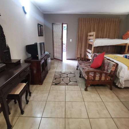 Sun Deck Lodge Hartbeespoort Exterior photo