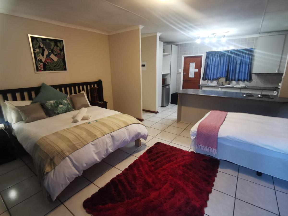 Sun Deck Lodge Hartbeespoort Exterior photo