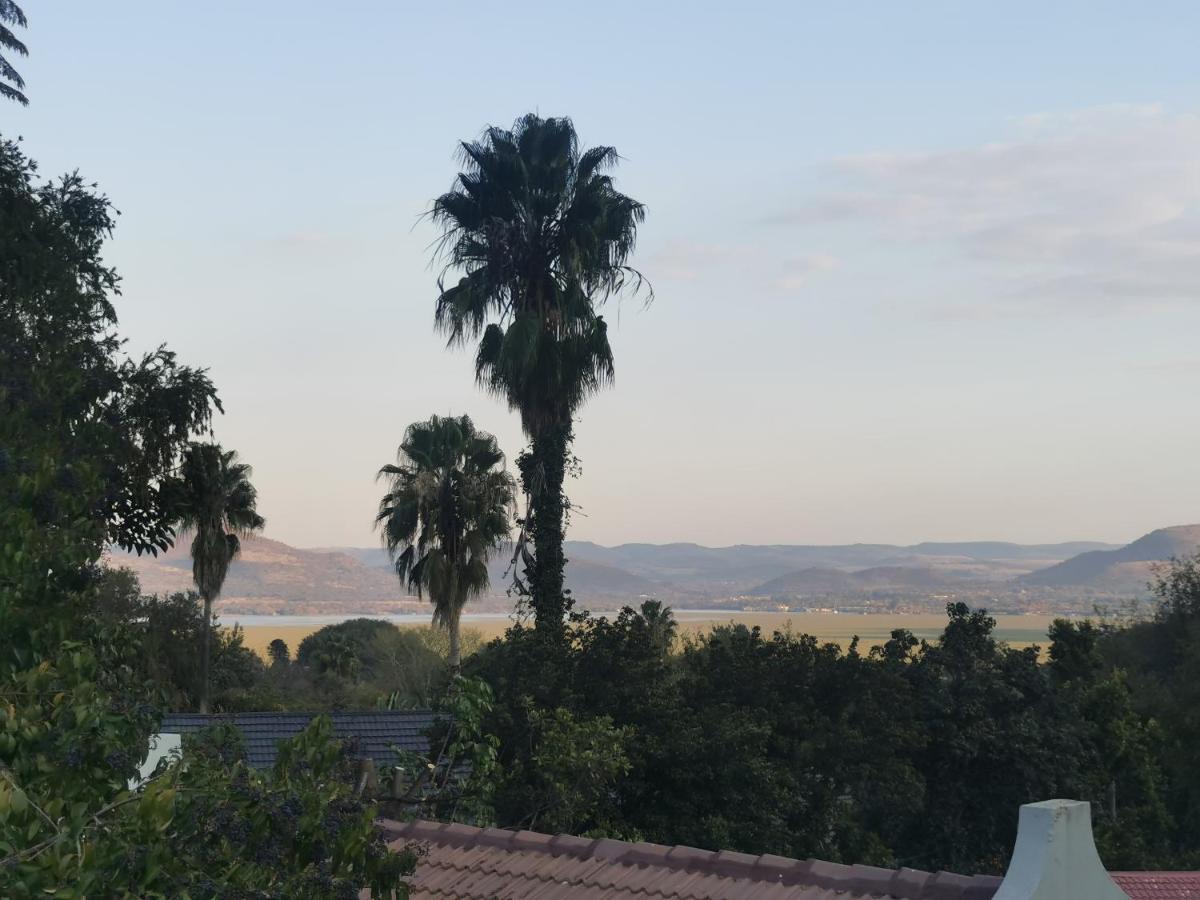 Sun Deck Lodge Hartbeespoort Exterior photo