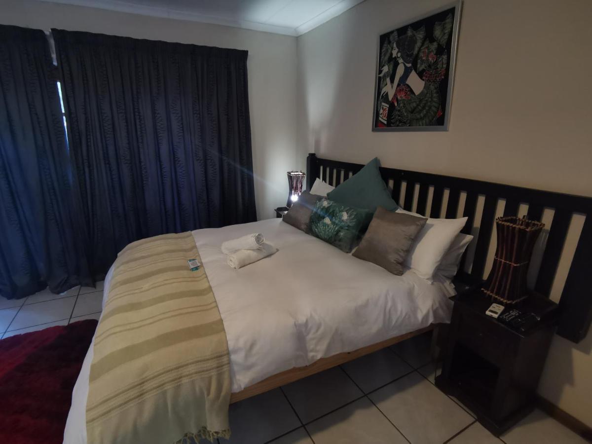 Sun Deck Lodge Hartbeespoort Exterior photo