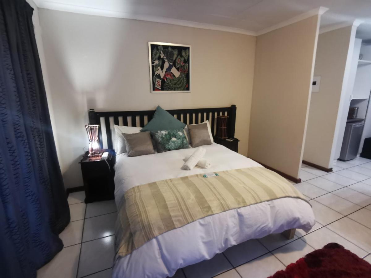 Sun Deck Lodge Hartbeespoort Exterior photo