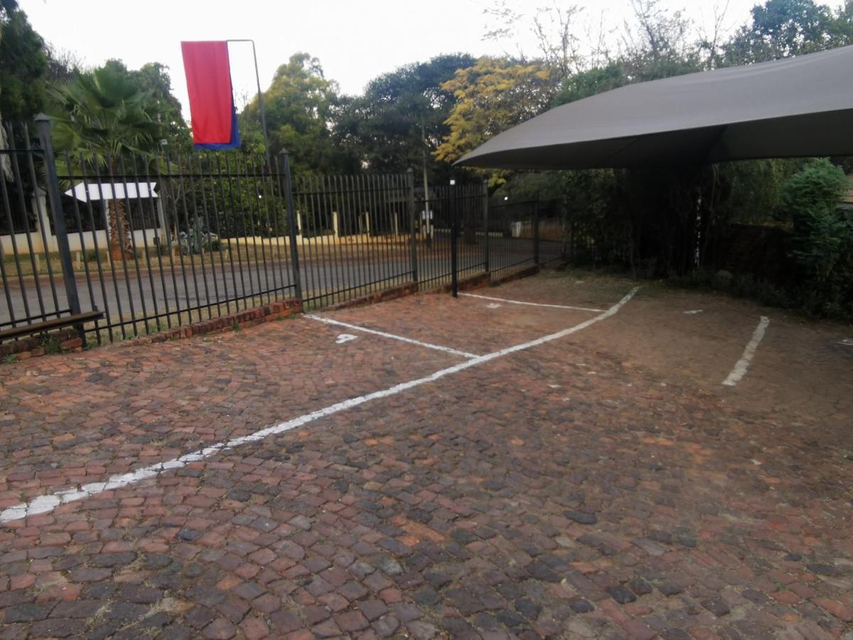 Sun Deck Lodge Hartbeespoort Exterior photo