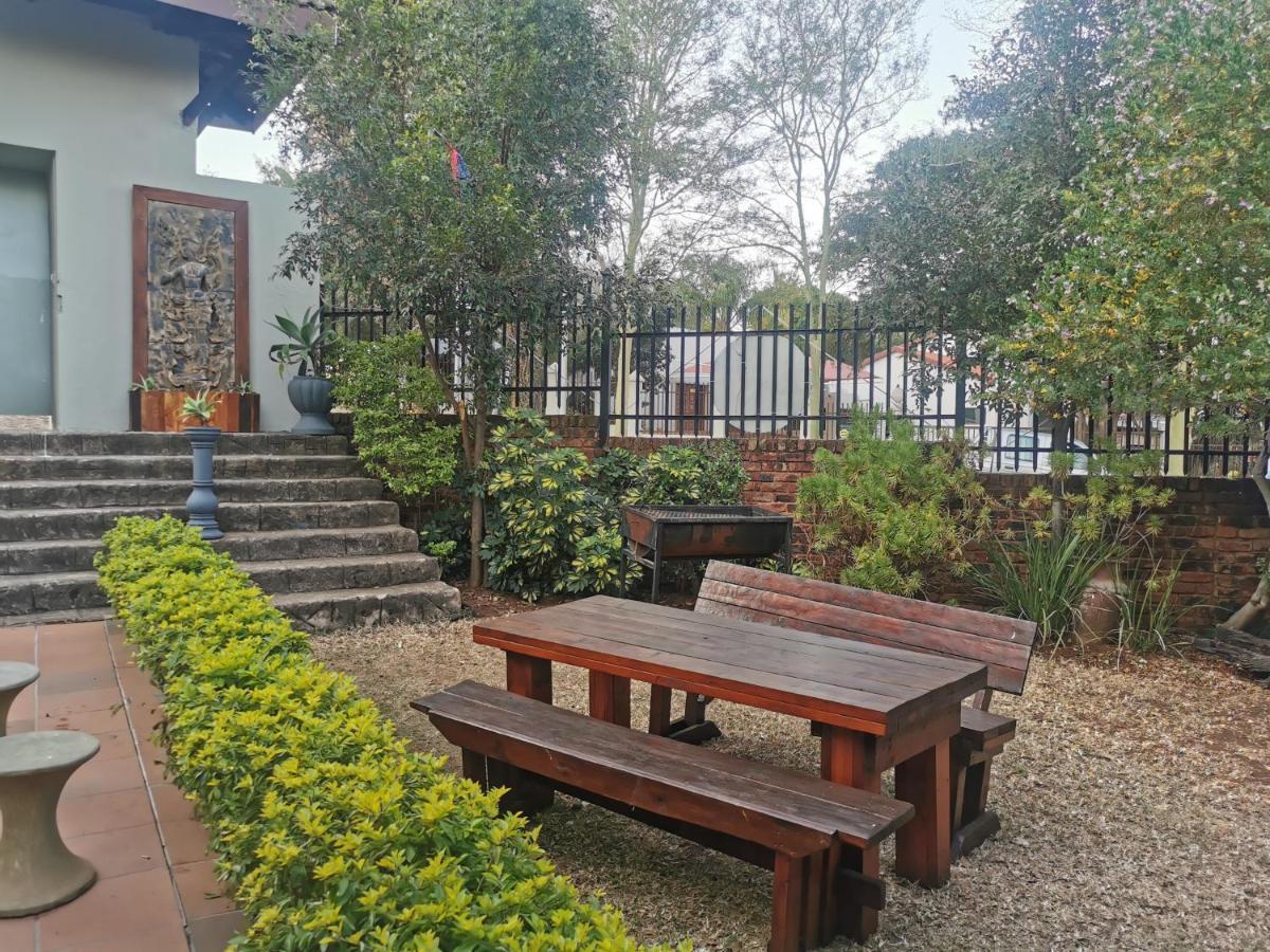 Sun Deck Lodge Hartbeespoort Exterior photo