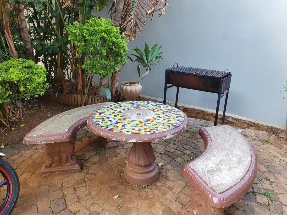 Sun Deck Lodge Hartbeespoort Exterior photo