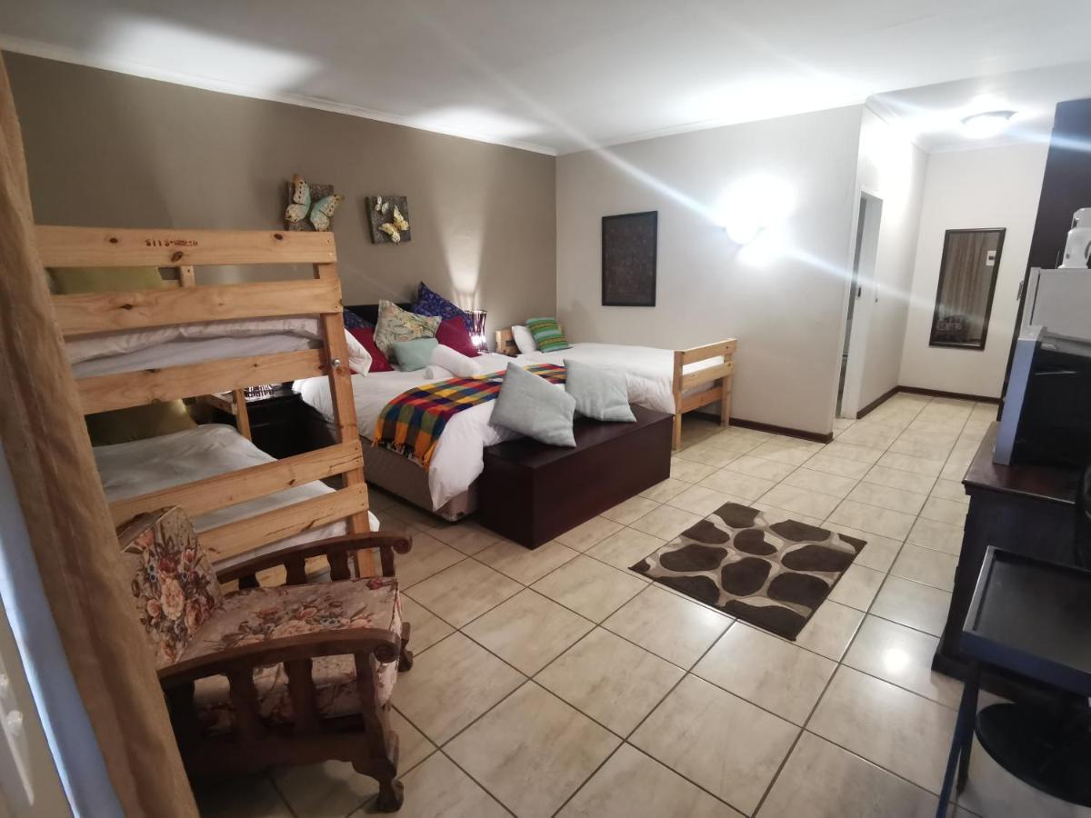 Sun Deck Lodge Hartbeespoort Exterior photo